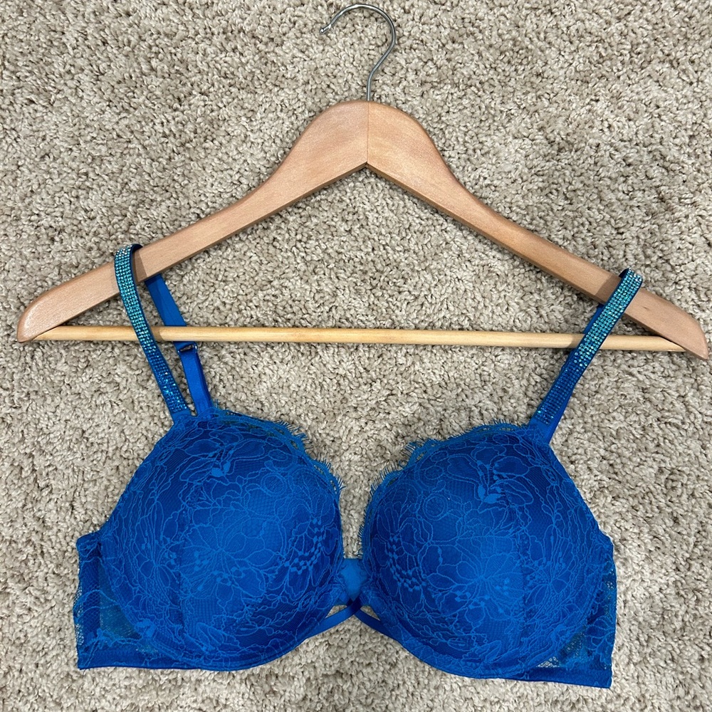 Victoria's Secret BOMBSHELL plunge, rhinestone shine straps, Pushup Bra NWOT